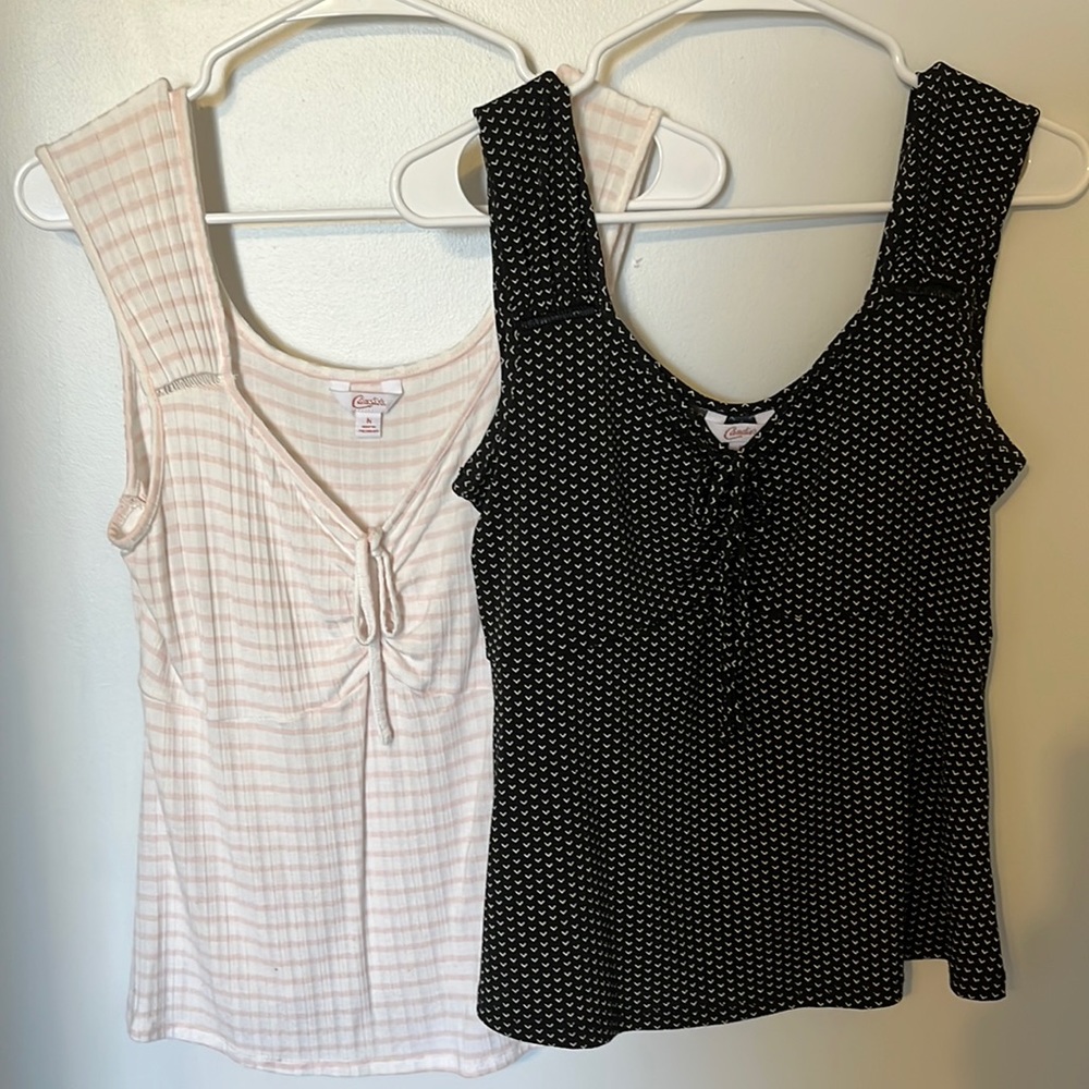 Candie’s sleeveless tops. In good condition.
